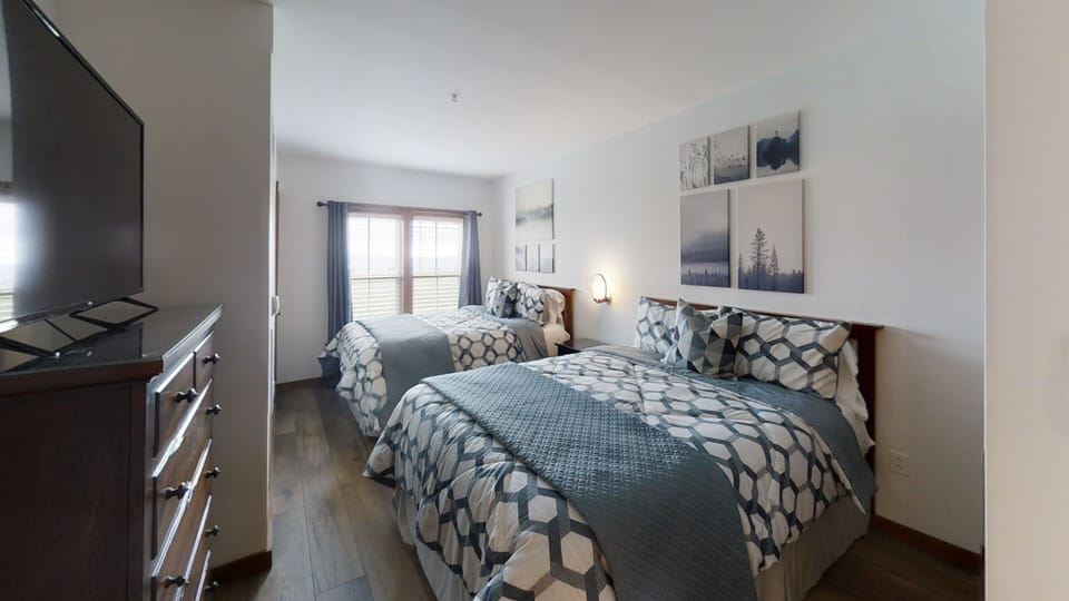 Indoors, Screen, Bed, Bedroom, Furniture