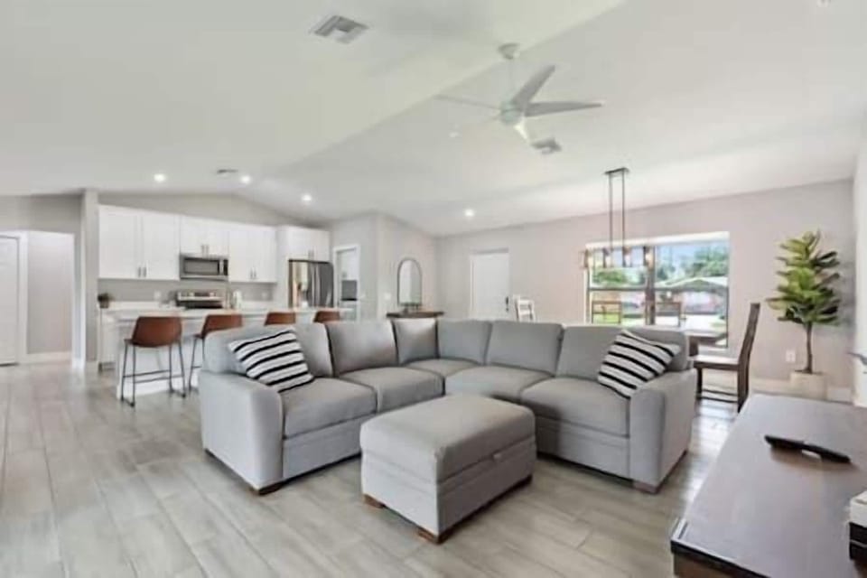 Open concept living, dining, kitchen area