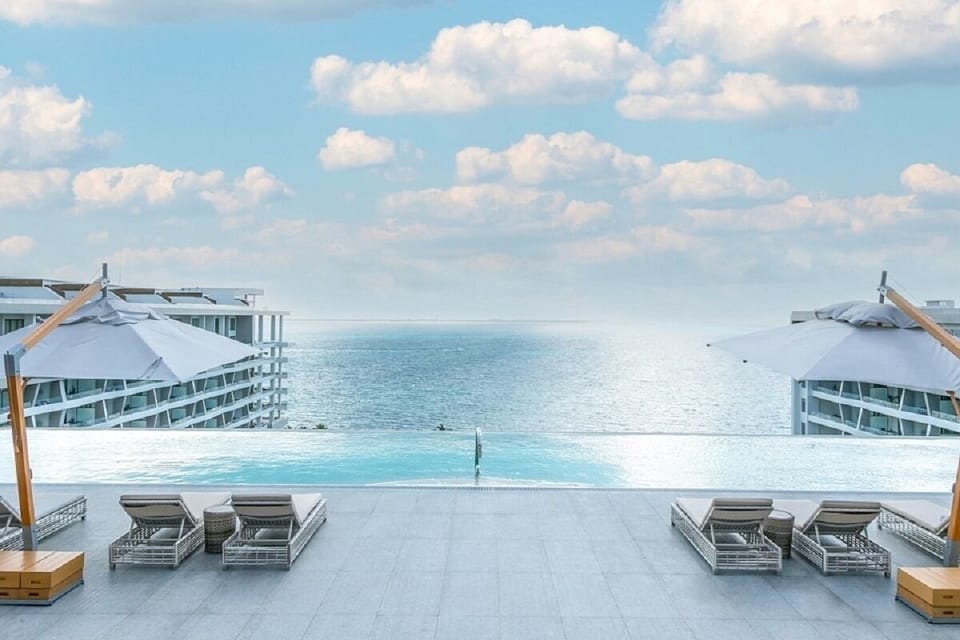 Roof top pool with a bar.