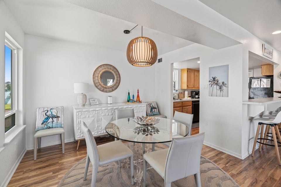 Small intimate seating for the perfect place to enjoy family meals.