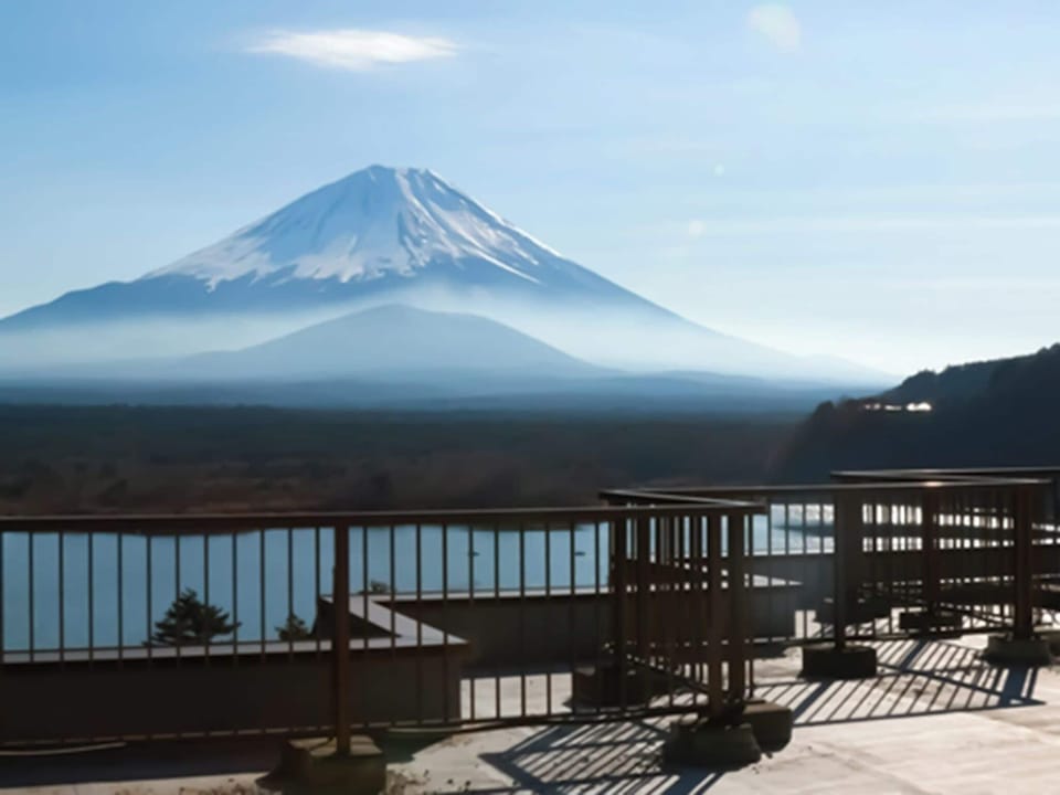 ・[Mt. Fuji] You can see the picturesque scenery of Lake Shoji and Mt. Fuji.