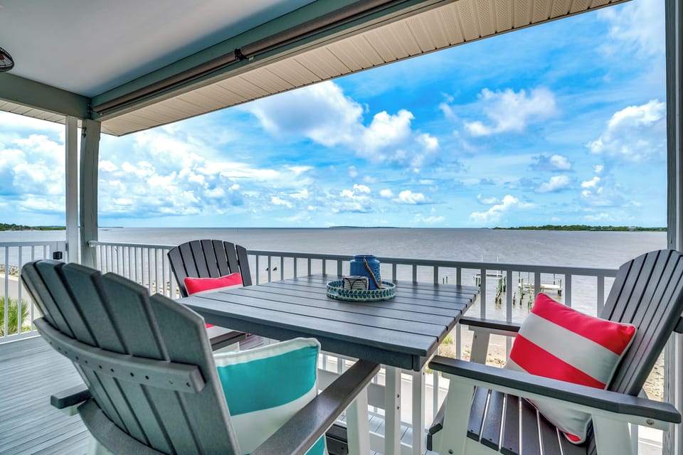 Cedar Key Vacation Rental | 3BR | 2BA | Steps to Enter | 1,600 Sq Ft