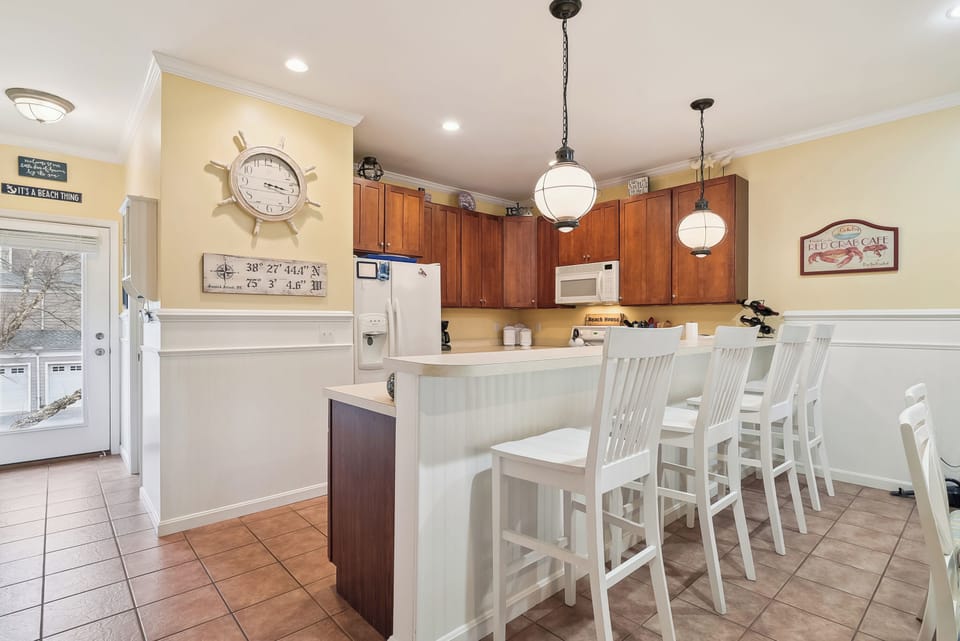 Main Level,Breakfast Bar,