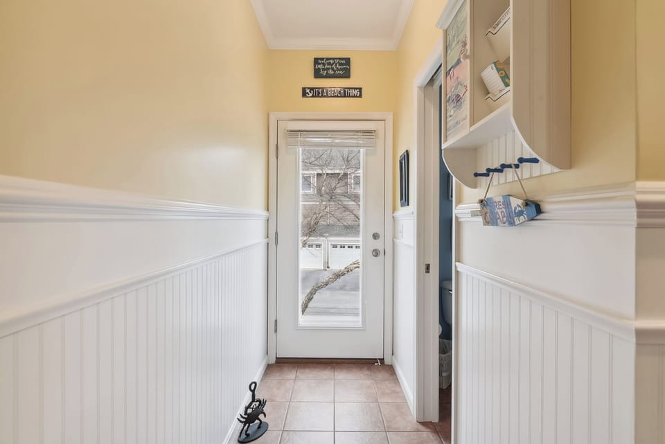 Main Level,Entry,