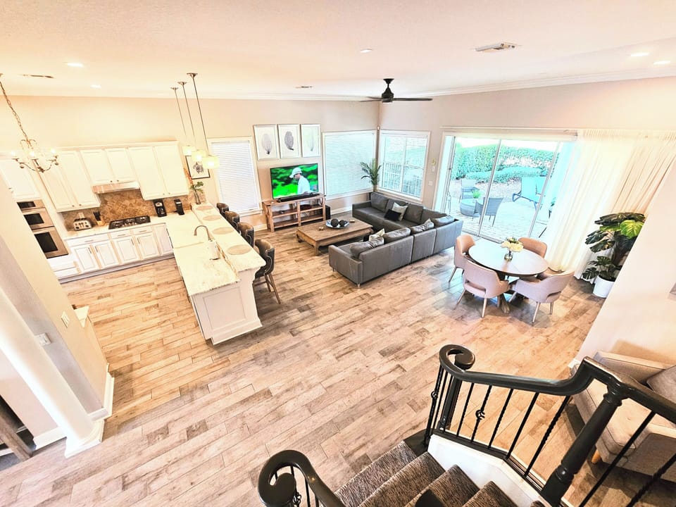 Grand Area: Living Room/Kitchen Combo