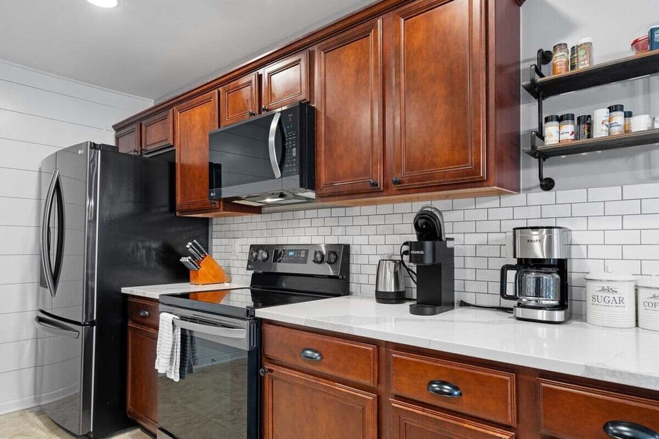 Full kitchen