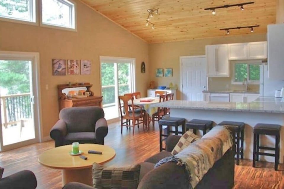 
Kitchen, Dining & Living Areas
