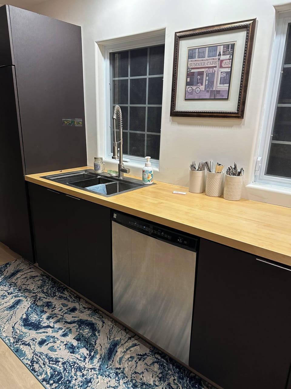 Kitchen sink area