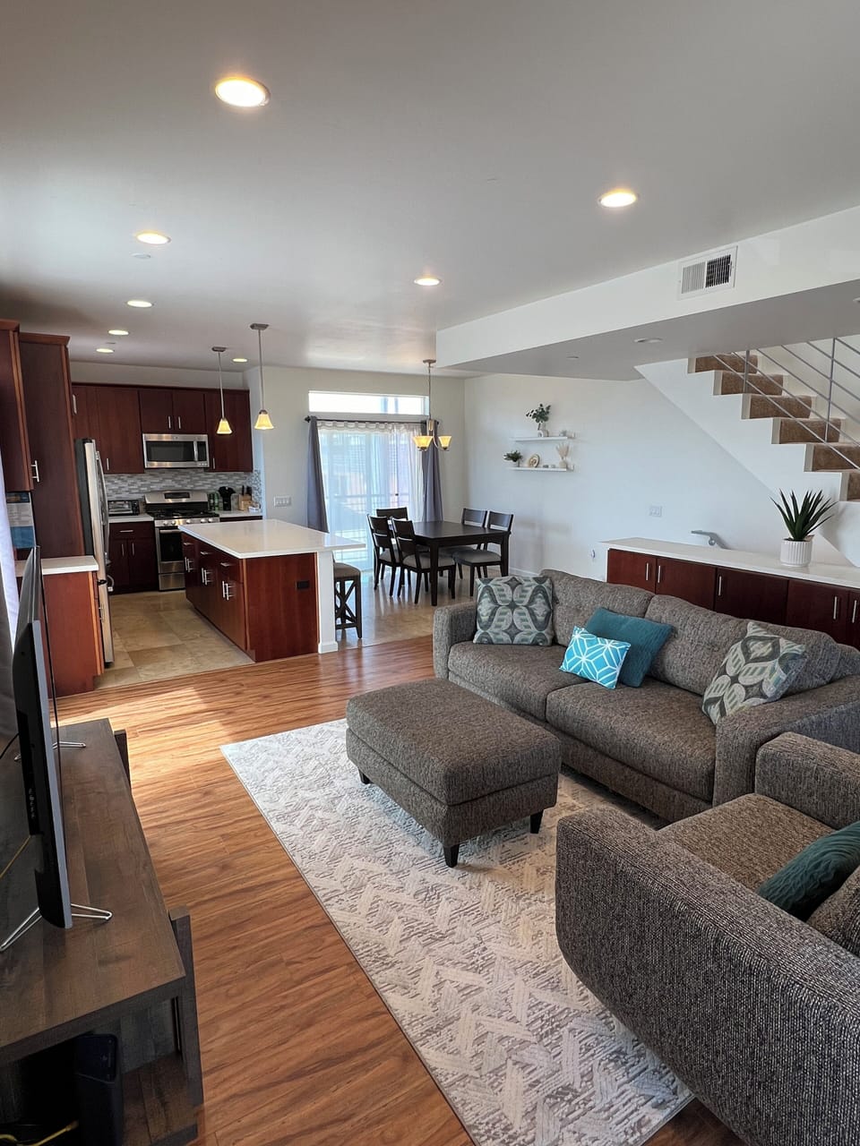 Your home away from home - AC, garage, spacious living, multiple attractions