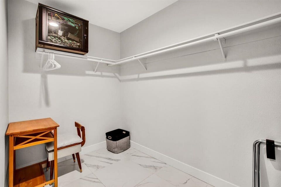 Walk in closet