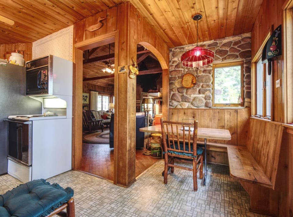 Breakfast and Dining Nook