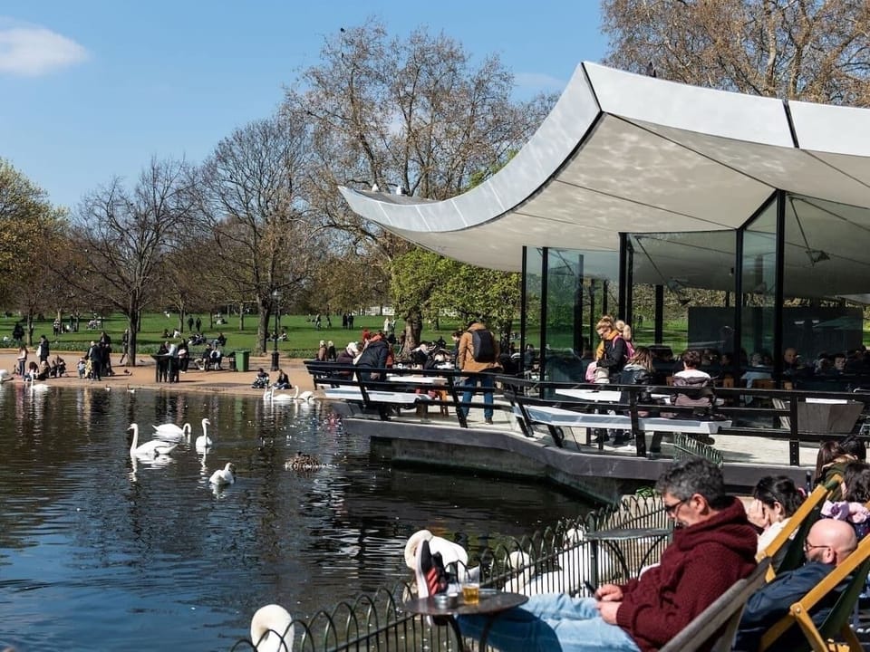 5 minutes walk to Hyde Park