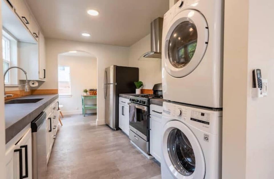 Stacked washer/dryer unit 