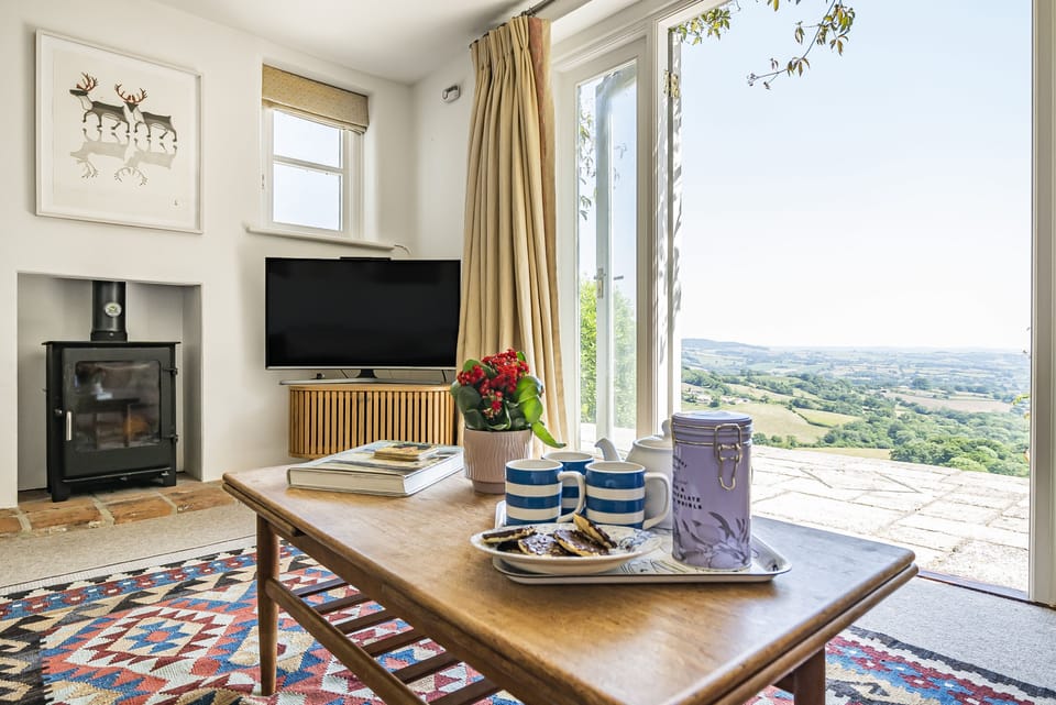 Nash Cottage, Marshwood, Bridport: Mesmerising views from every window