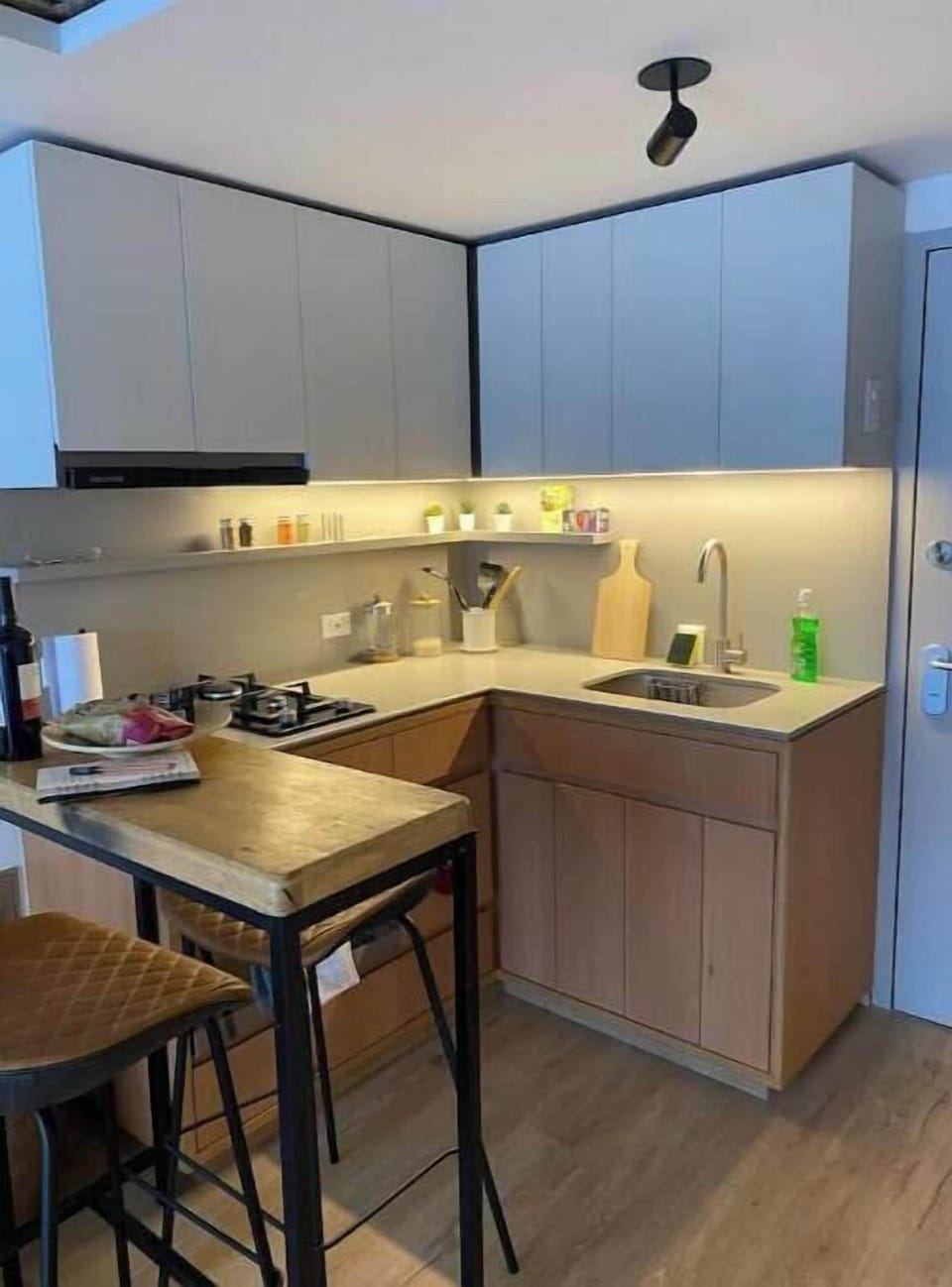 full kitchen