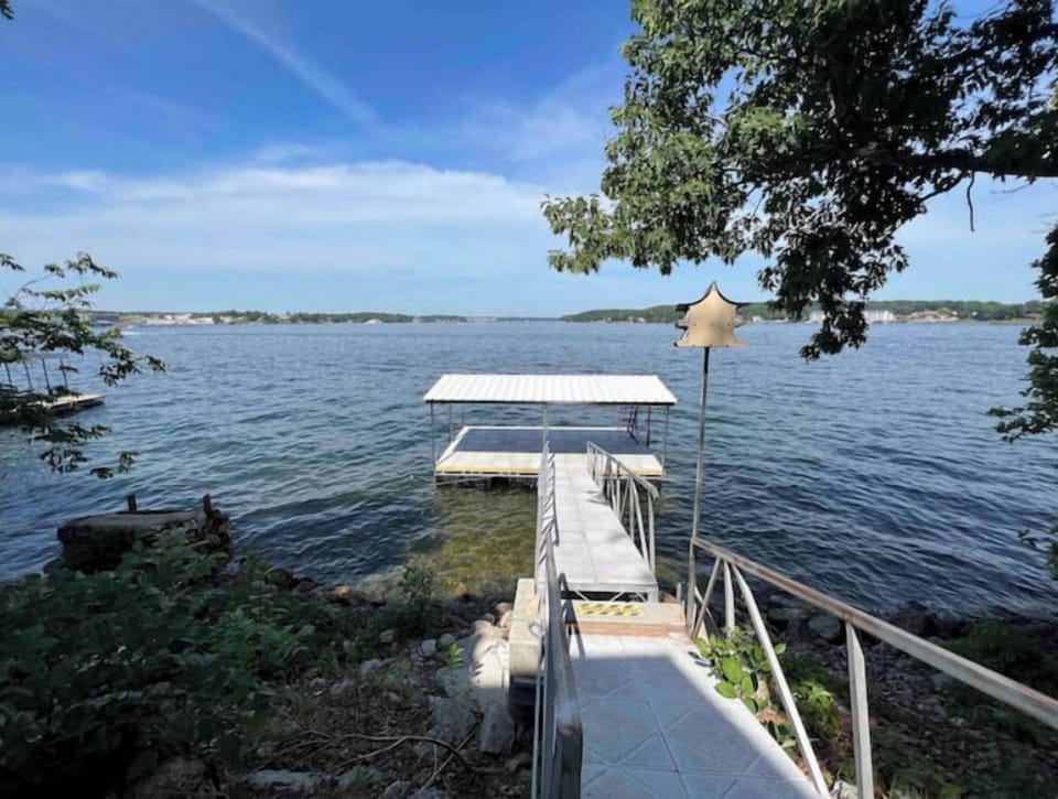 BRAND NEW DOCK as of MAY 2023 with ladder
16x24