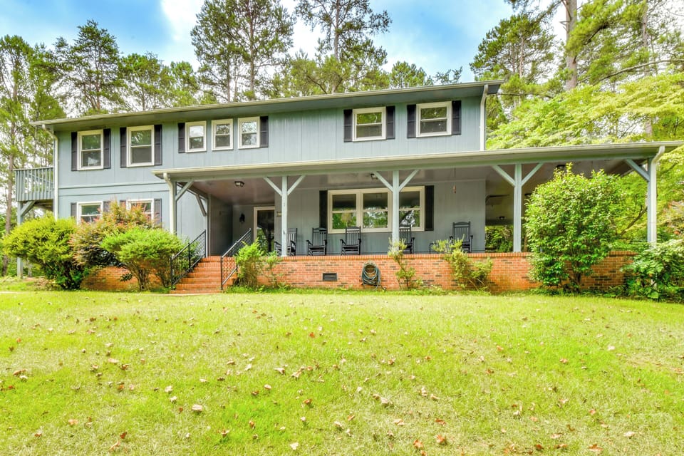 3-Story House | Self Check-In | 5 Mi to Memorial Stadium