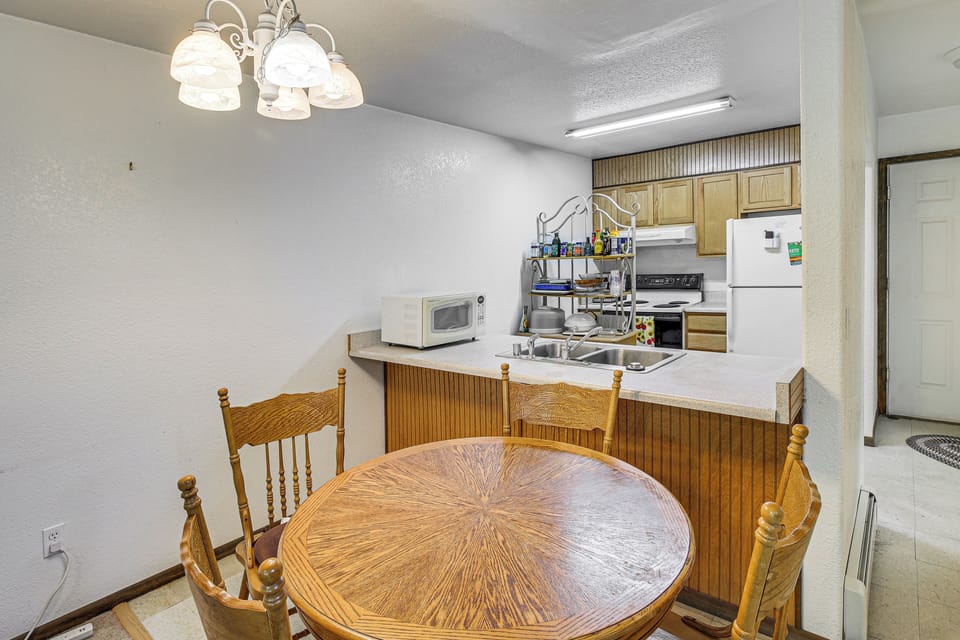 Dining Area | 1st Floor | Dishware & Flatware Provided