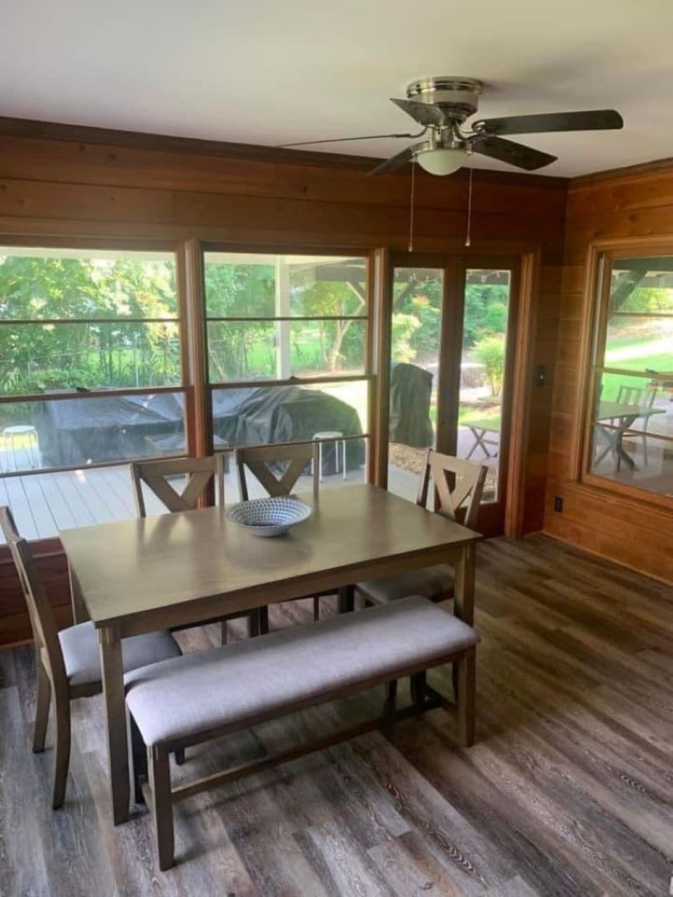 Kitchen eating area