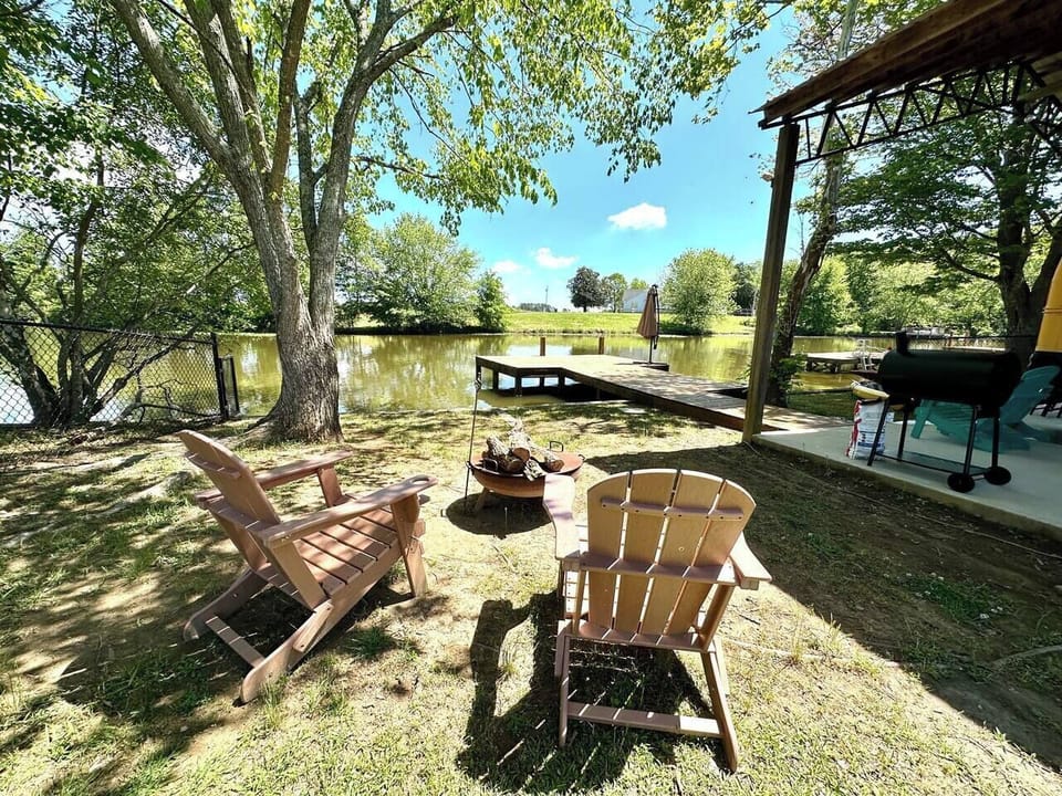 Firepit with 2 chairs