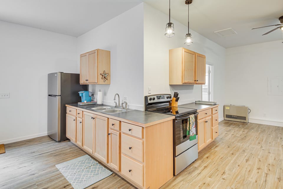 Kitchen | Cooking Basics | Pod Coffee Maker (Keurig) | Knife Set