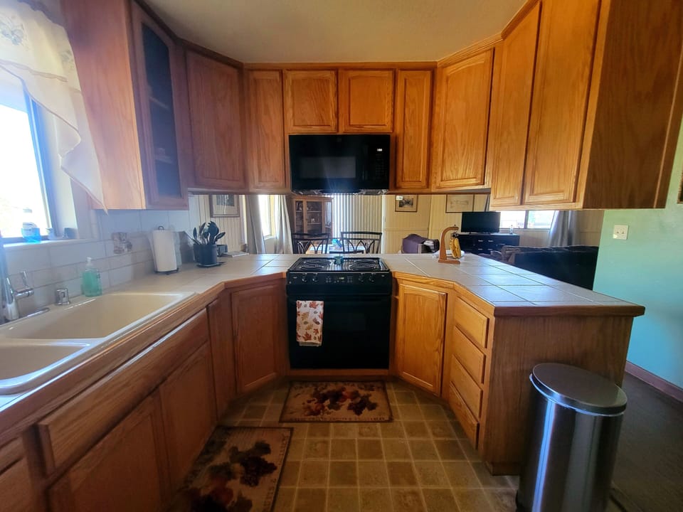 full size kitchen fully equipped 