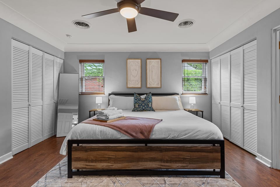 King Size Bed, ceiling fan, full bathroom