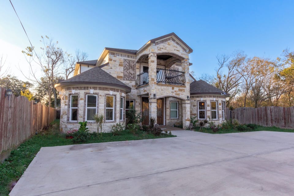 Front of House / Driveway