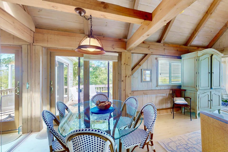 The dining table has seating for 6 with additional bar top seating nearby