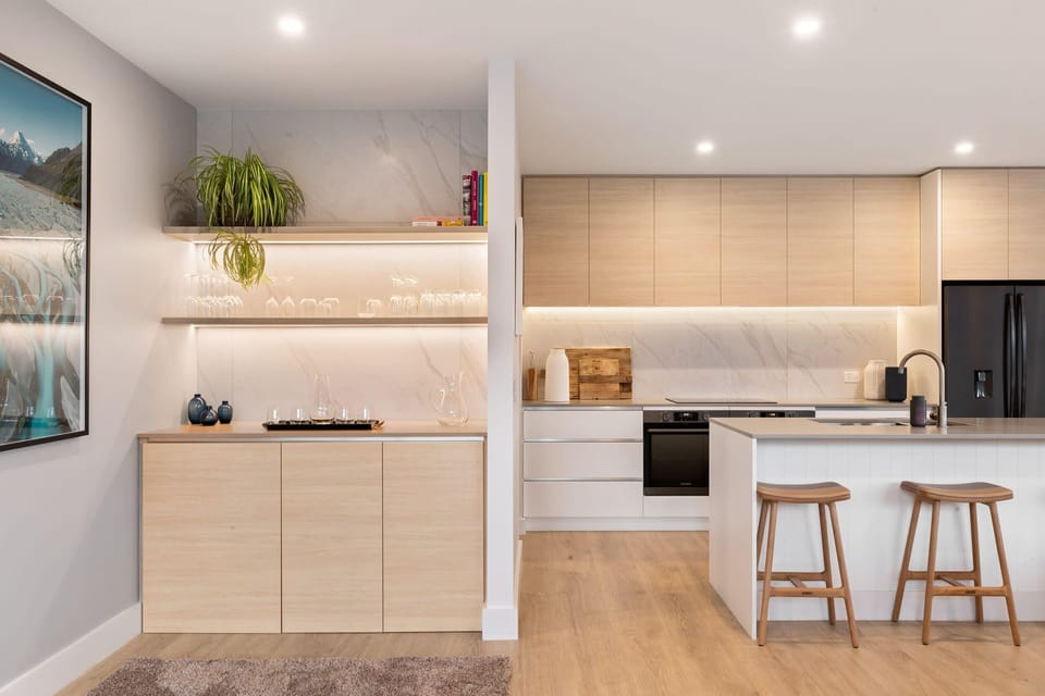 Mini bar and kitchen