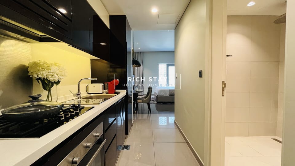 KITCHEN WITH STOVE ,OVEN AND UTENSILS