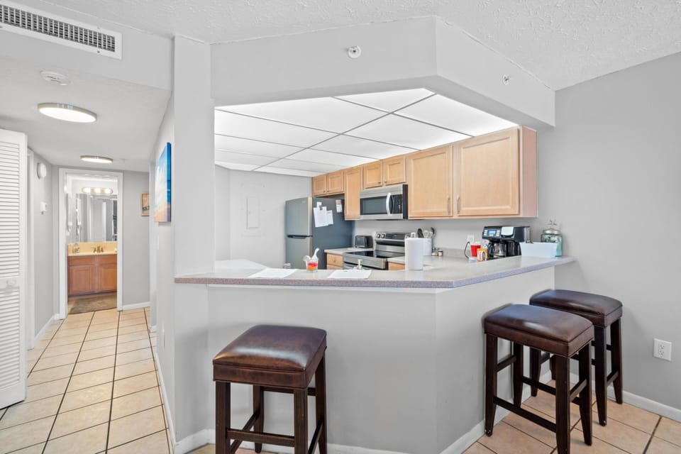 Kitchen with Breakfast Bar