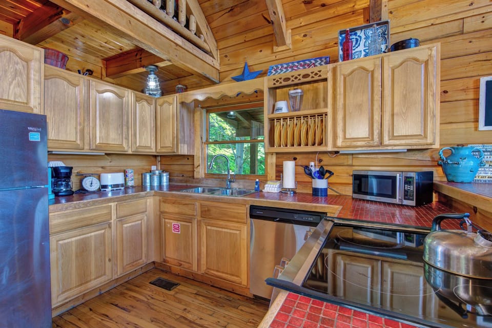 Edge of Glory kitchen