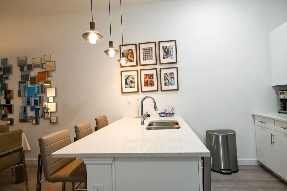 Fully equipped modern kitchen, ready for all your culinary needs.