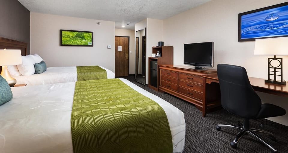 Spread out with plenty of space for luggage and lounging.
