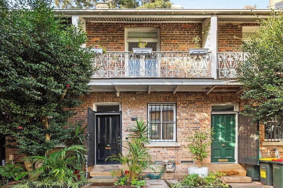 In the heart of Surry Hills, explore the CBD and city suburbs with Central Station only a 15-minute stroll away.