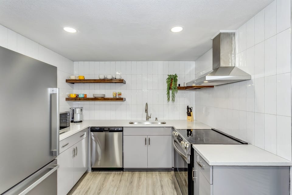 Welcome to our newly renovated kitchen, a modern masterpiece where every meal becomes a work of art. 🍳🎨 #KitchenRevamp #NewEraCooking #GourmetGetaway