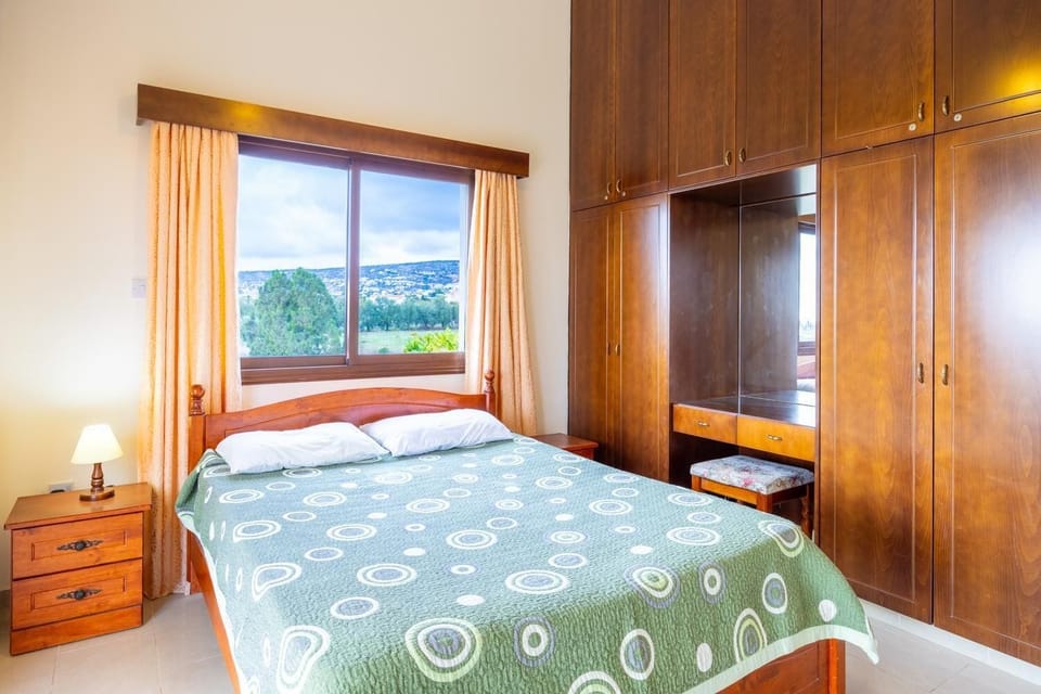 Double bedroom with en suite bathroom and A/C