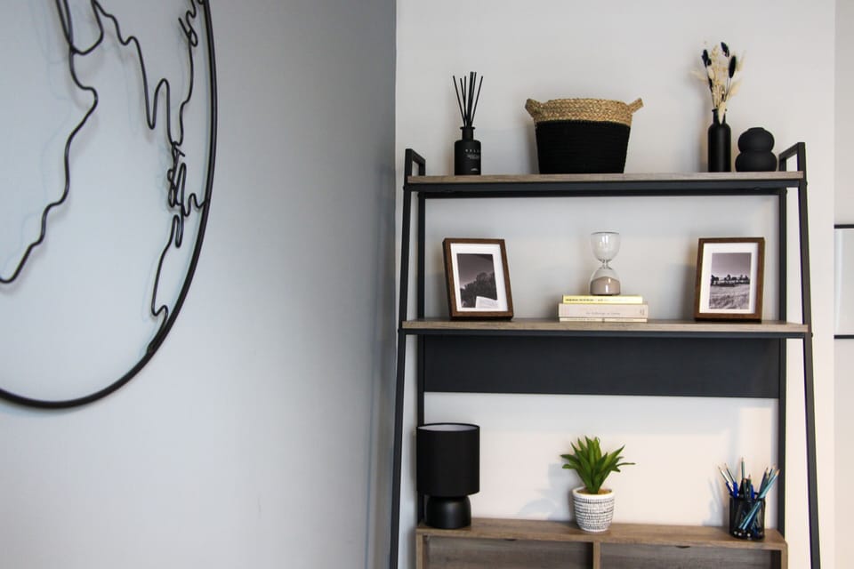 Double Bedroom - Study Area