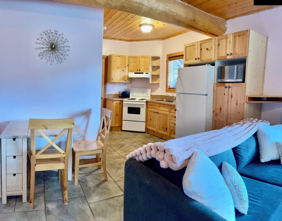 full kitchen and eating area