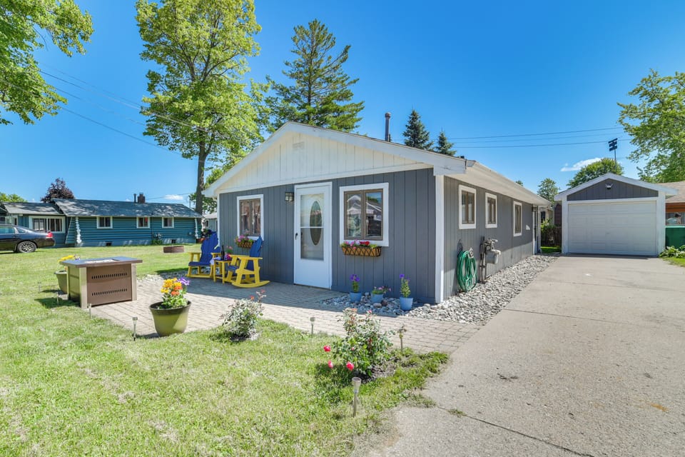 Houghton Lake Vacation Rental | 2BR | 1BA | 800 Sq Ft | Step-Free Entry