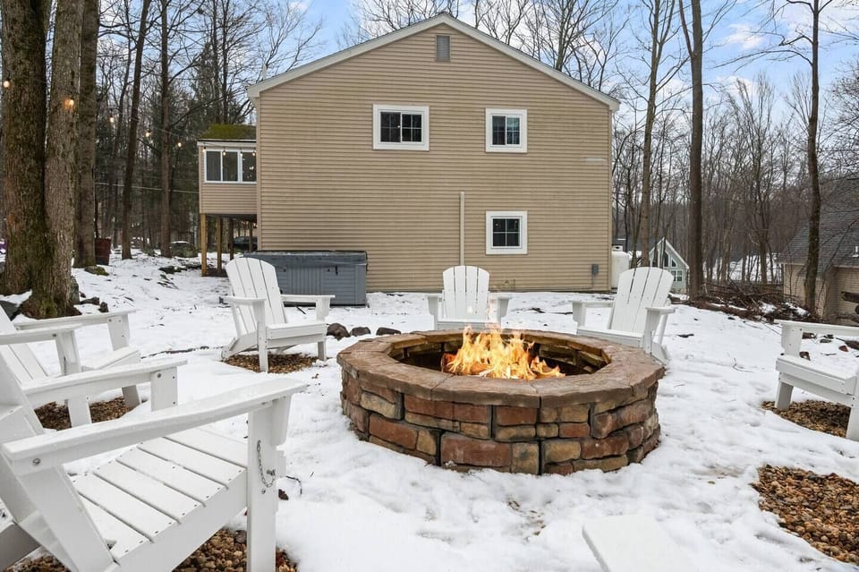 Seating for 8 around the Fire Pit