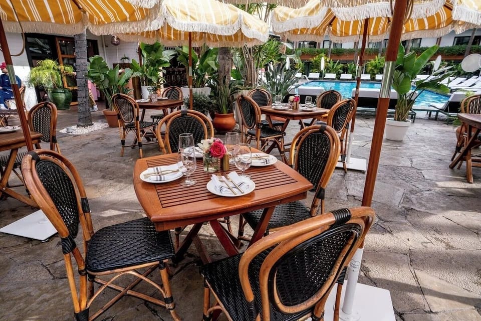 Linger over alfresco bites steps from the poolside breeze.
