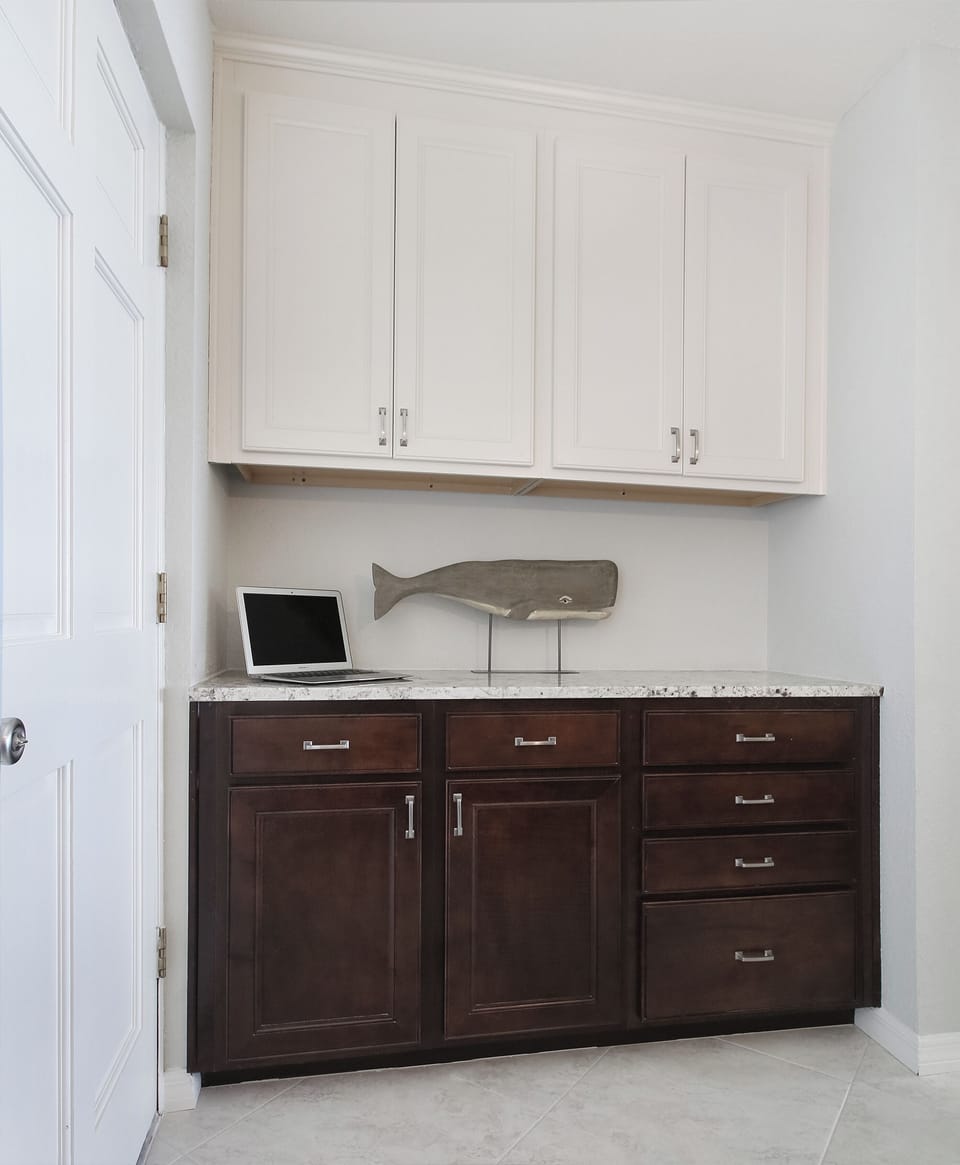 Front Door and Drop Zone with USB Charging Outlets