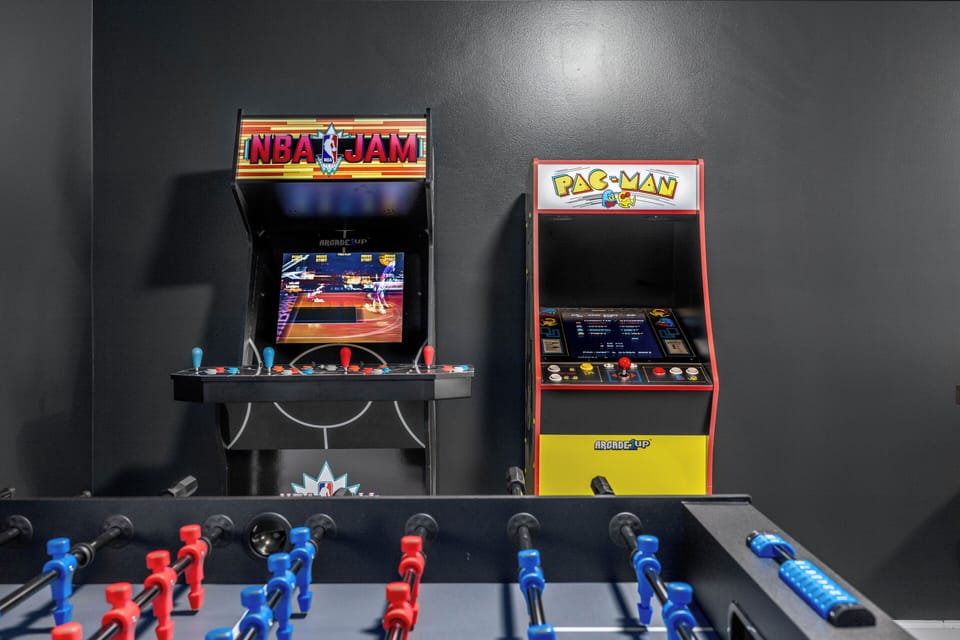 Arcade and foosball games which are sure to keep the kids entertained. Pocono Mountains Family Friendly & Kid Friendly Amenities, Hot Tub, Sauna, Fire Pit, Grill, Game room, Gaming stations, Pool, Ski, Hike