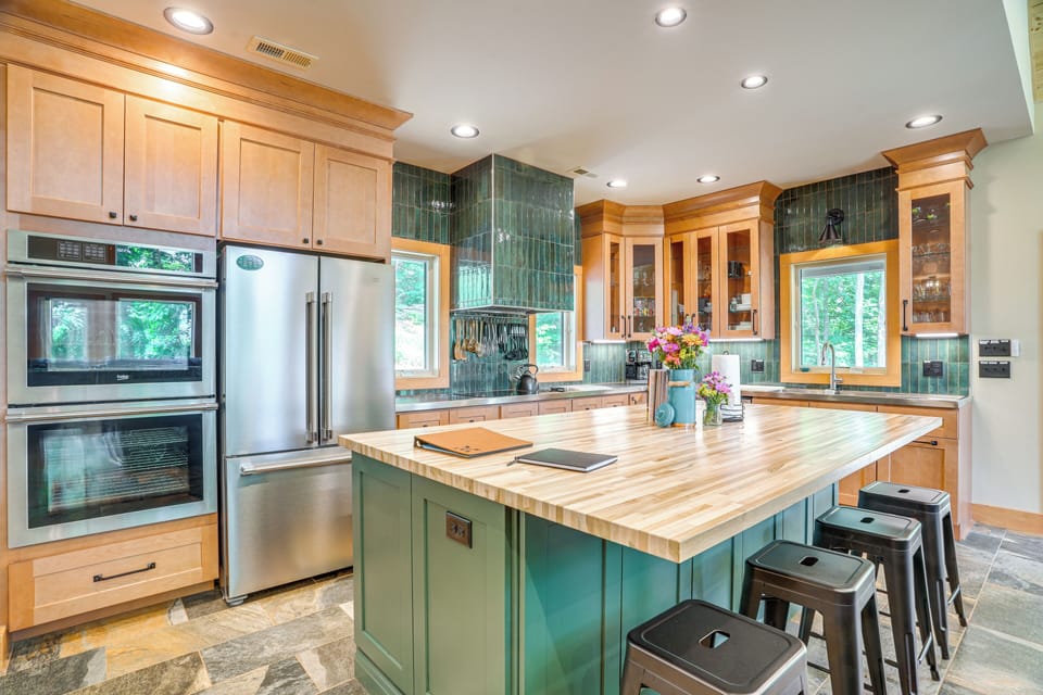 Kitchen | Cooking Basics | Keurig/Drip Coffee Maker | Main Level