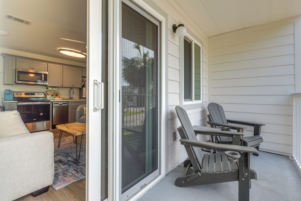 Private Balcony | 2nd-Floor Unit | 9 Mi to Fort Morgan