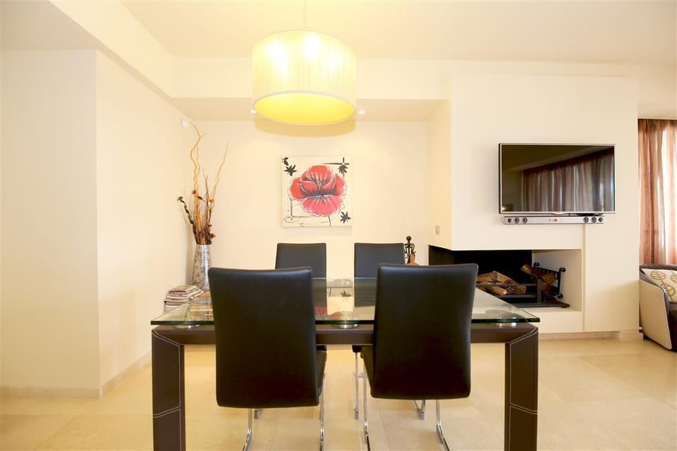 Dining area for four guests on a side of the living room