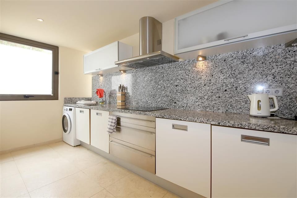 More pictures of the bright and modern kitchen