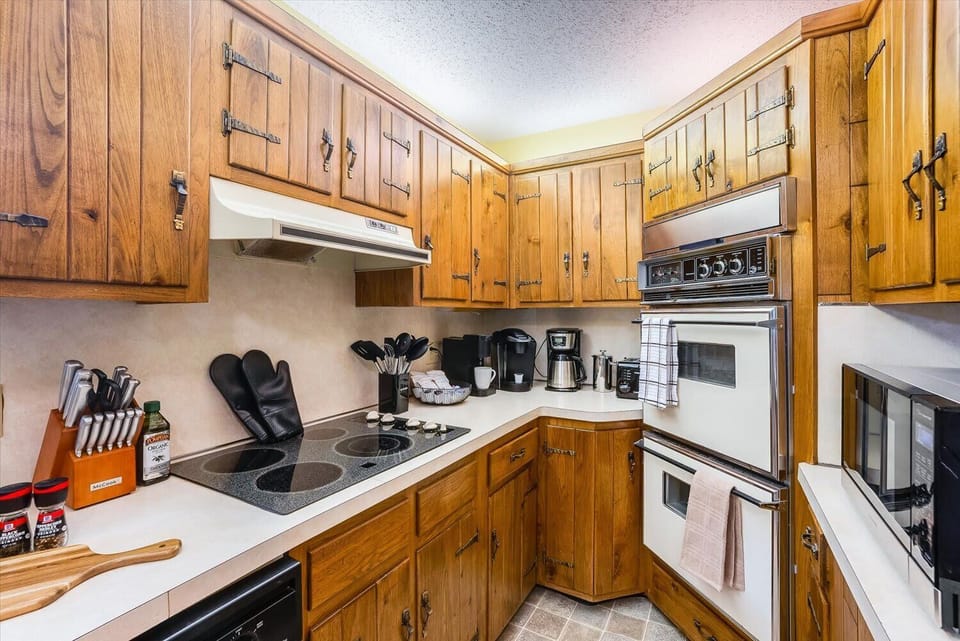 Step into culinary paradise in our fully stocked kitchen, boasting an abundance of cabinetry that holds endless possibilities for your cooking adventures